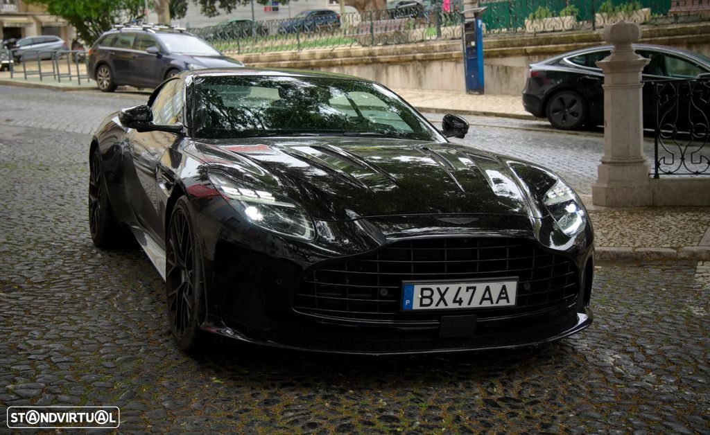Aston Martin DB12 Coupé V8
