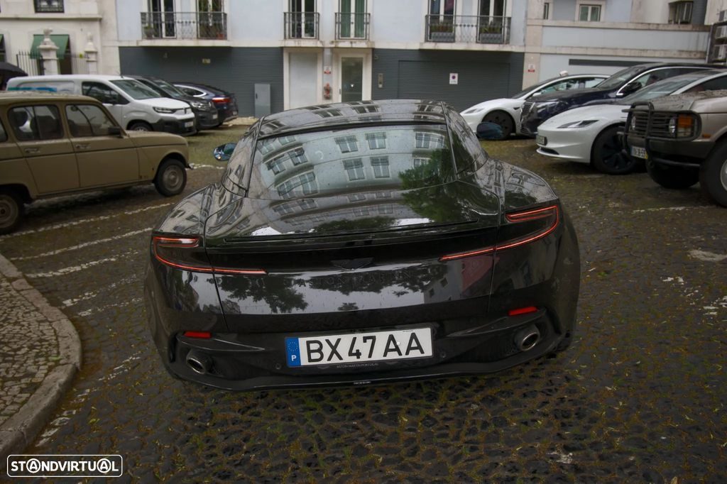 Aston Martin DB12 Coupé V8 — 3