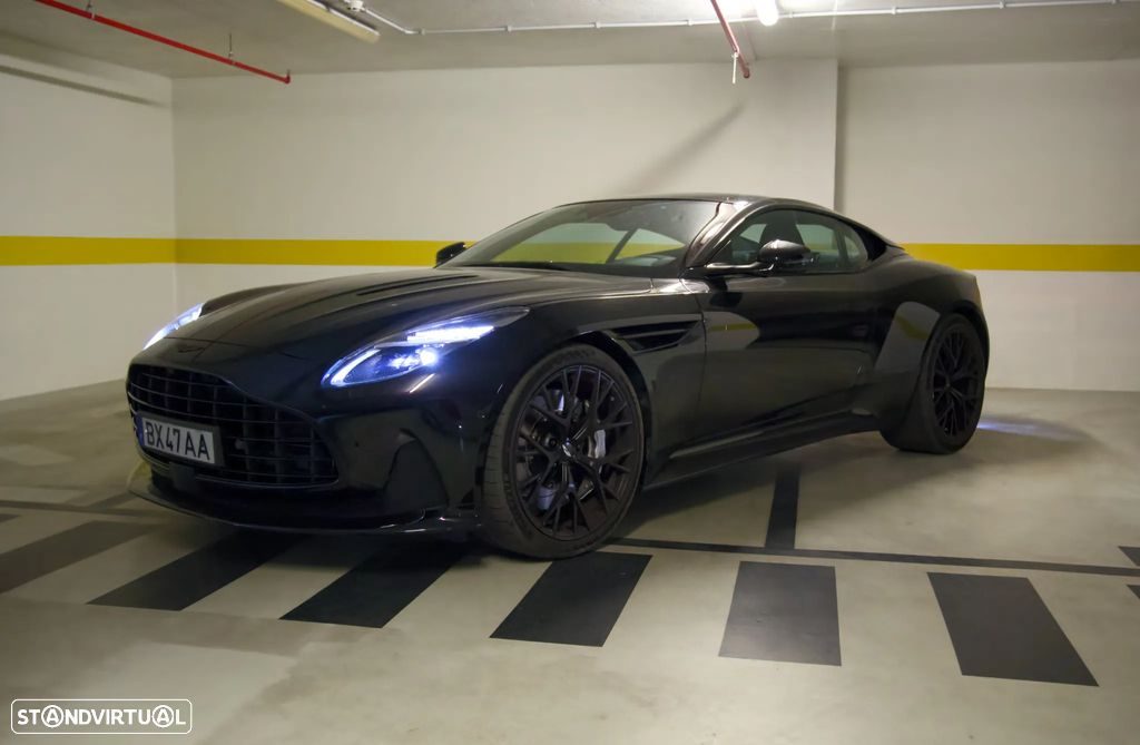 Aston Martin DB12 Coupé V8 — 7