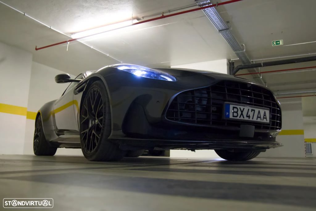 Aston Martin DB12 Coupé V8 — 10