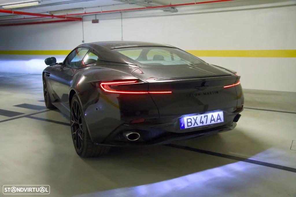 Aston Martin DB12 Coupé V8 — 11