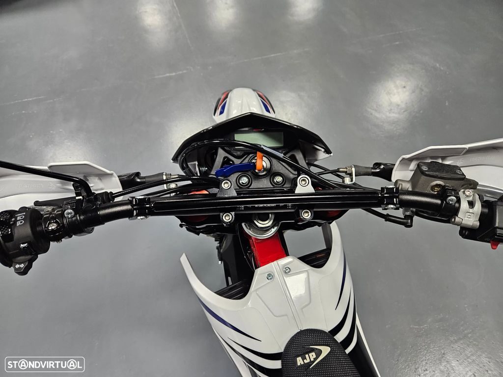 AJP 125 SPR Enduro — 9