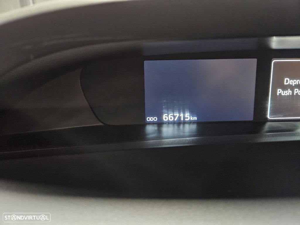 Toyota Prius 1.8 Premium — 13