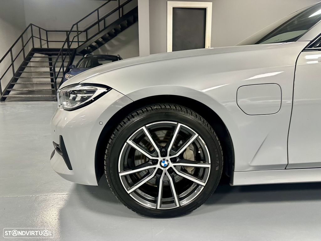 BMW 330 e Aut. Sport Line — 5