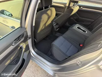 VW Passat Variant 2017 (10/15)